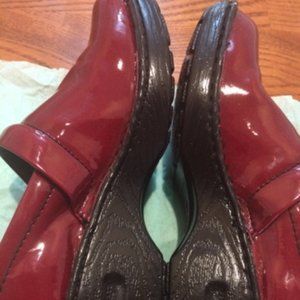 Beautiful Red Patent Finish Wedge Shoes - New (7)